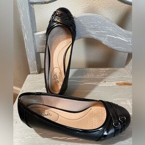 Lifestride Black Women's Classic Ballet Flats with Buckle Accent